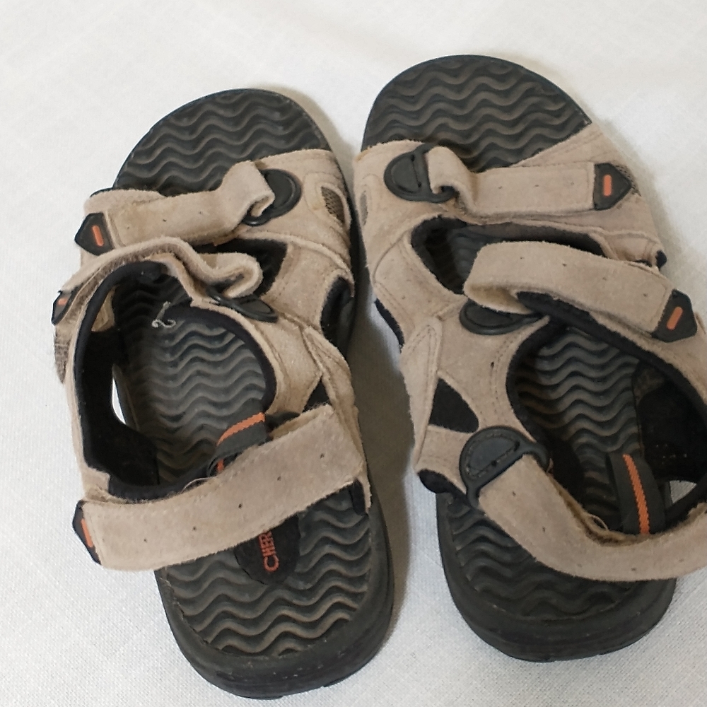 BOYS SANDALS size 4 Cherokee Sandals